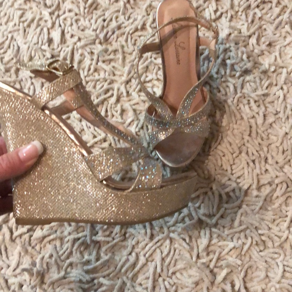 Gold sparkle wedge! Size 6
